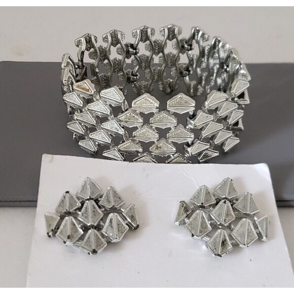 Vintage 1950s Coro Pegasus Silvertone Statement Bracelet & Clip-on Earrings Set - Picture 2 of 15